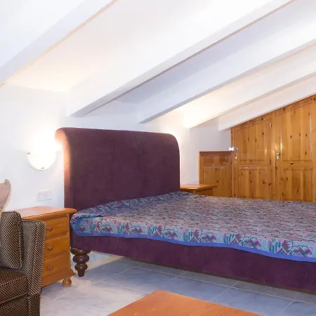 Beautiful With Swimming Pool In Torroella De Fluvia Vilacolum